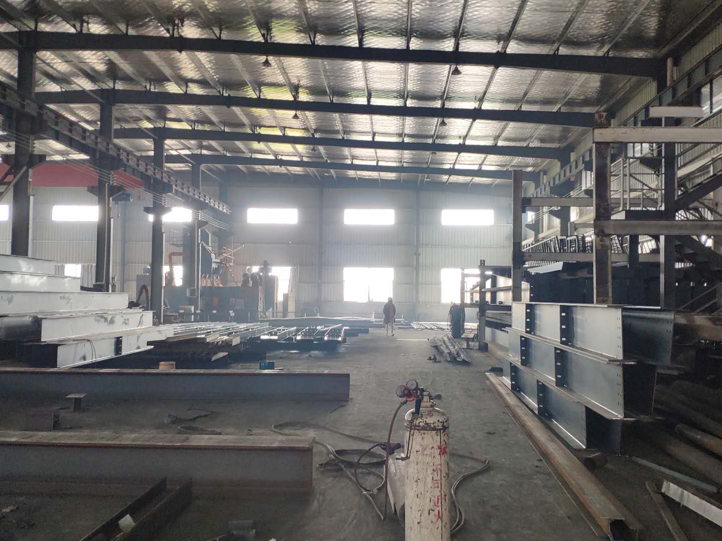 钢结构生产车间(图1)